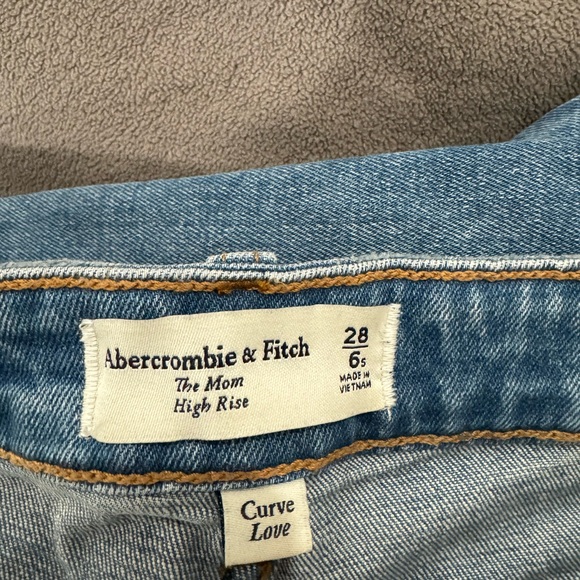 Abercrombie High rise Curve Love mom jeans - Picture 3 of 3
